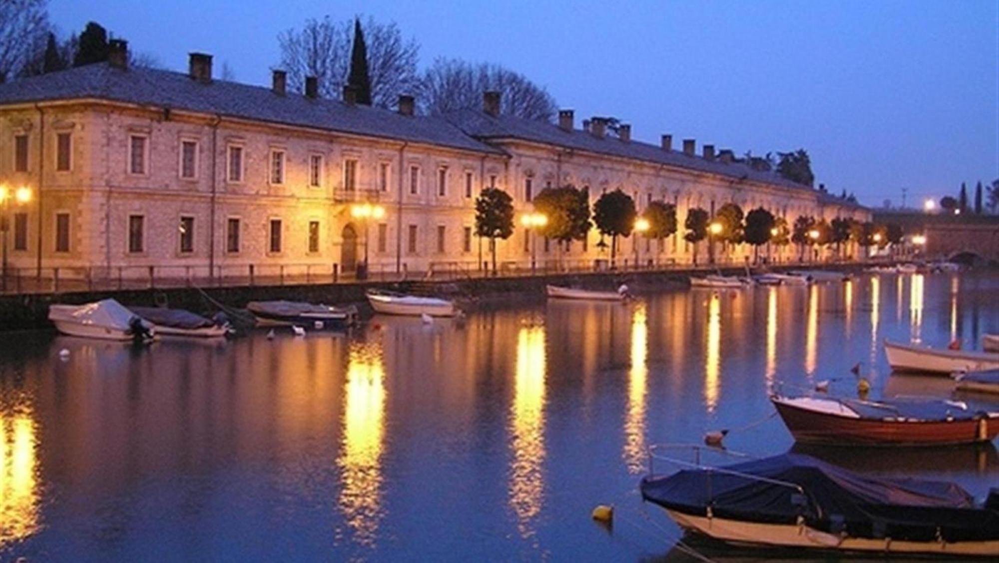Cappuccini Appartments Peschiera del Garda Bagian luar foto